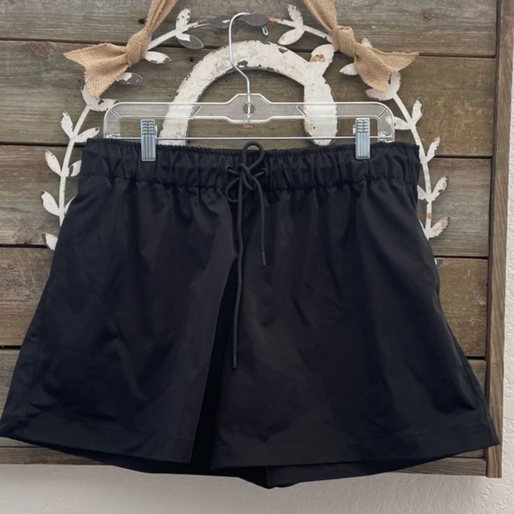 Good American black elastic waist casual shorts size 4 ladies XL